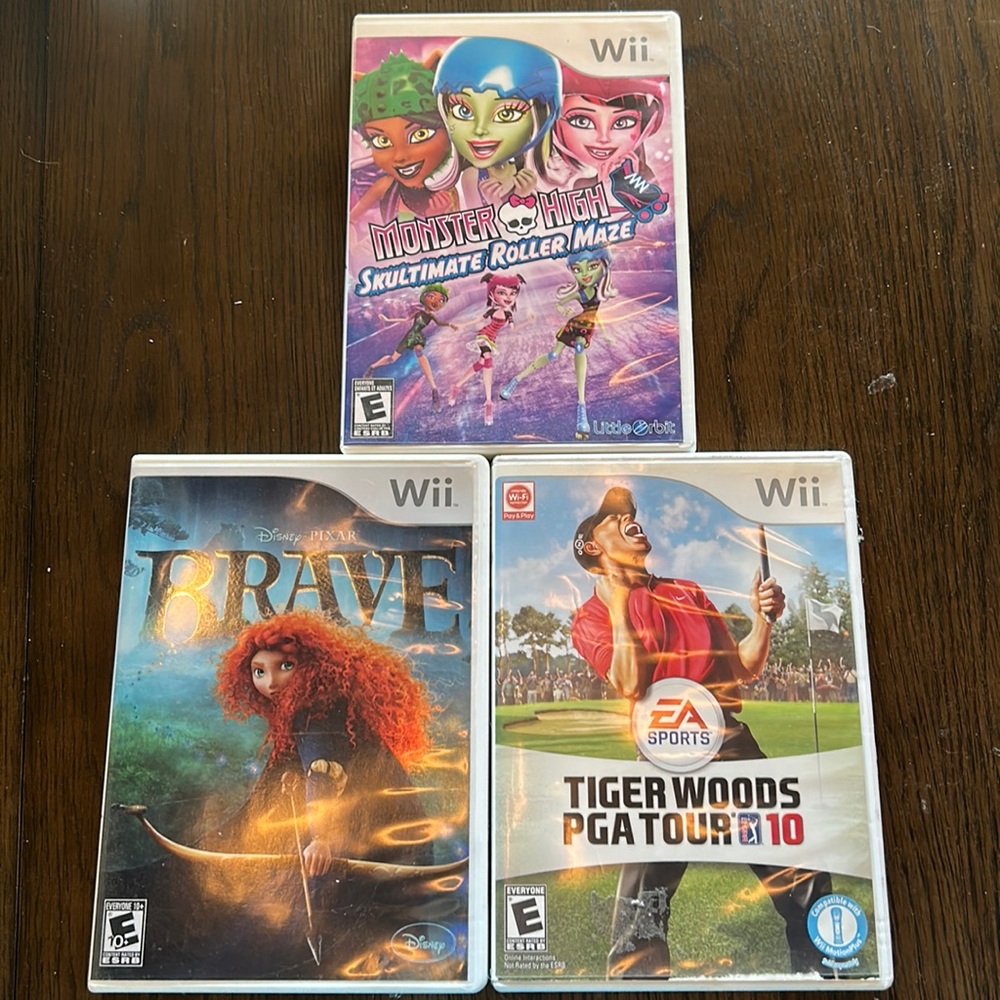 Wii games 2 kids games and 1 golfing game.